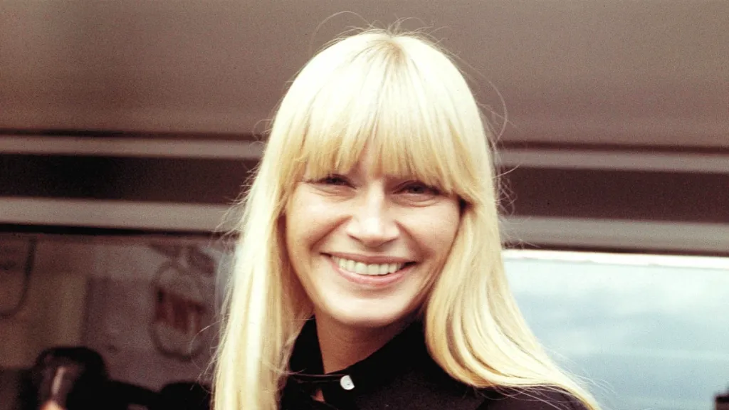 Life and Wealth of Mary Travers